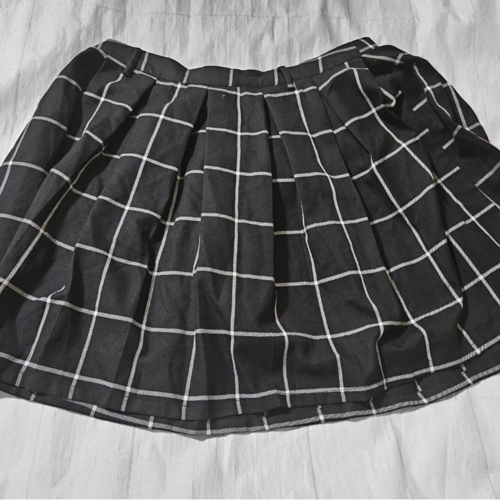 Hot Topic Y2K Skirt medium Black White Plaid Academia Pleated